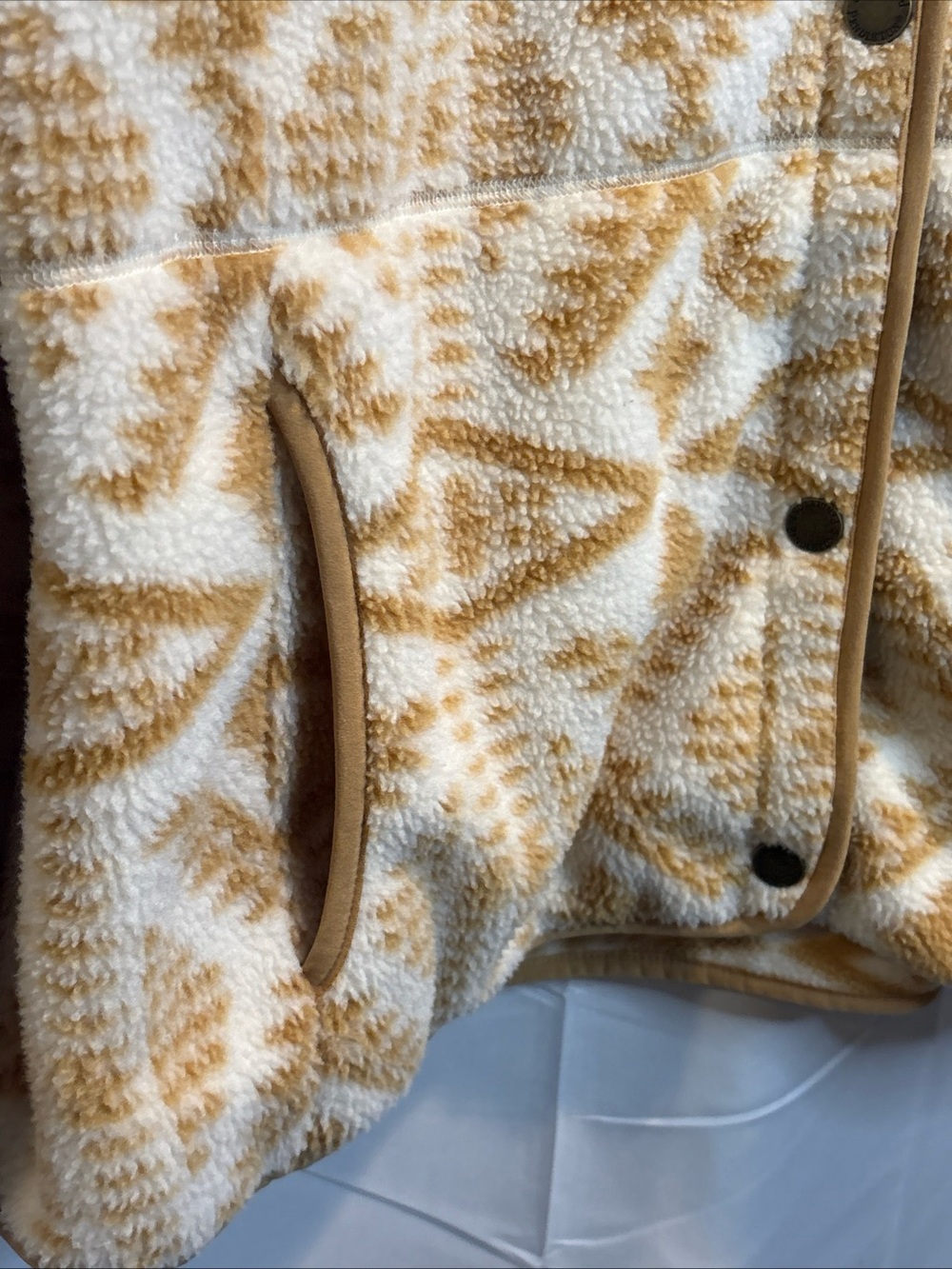 Pendleton Cream & Tan Geometric Teddy Fleece Jacket - Picture 6 of 11